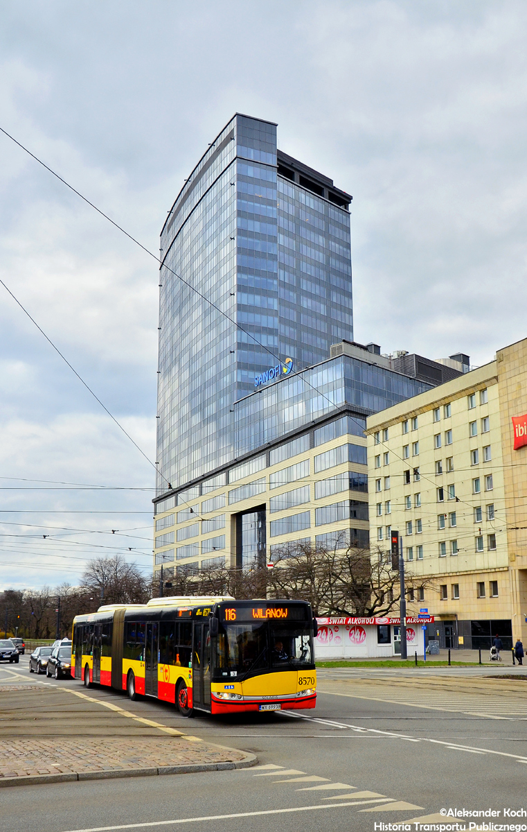 8570
Na trasie linii nr "116" jest takie jedno miejsce, gdzie skrÄt w lewo, zgodnie z przepisami PoRD, moĹźe wykonywaÄ tylko autobus obsĹugujÄcy linie regularne na zlecenie stoĹecznego ZTM. To skrzyĹźowanie ulic gen. WĹ. Andersa, Stawek i Muranowskiej. Nie mniej trzeba tutaj bardzo uwaĹźaÄ na tramwaje przecinajÄce to skrzyĹźowanie w dwĂłch relacjach. 
