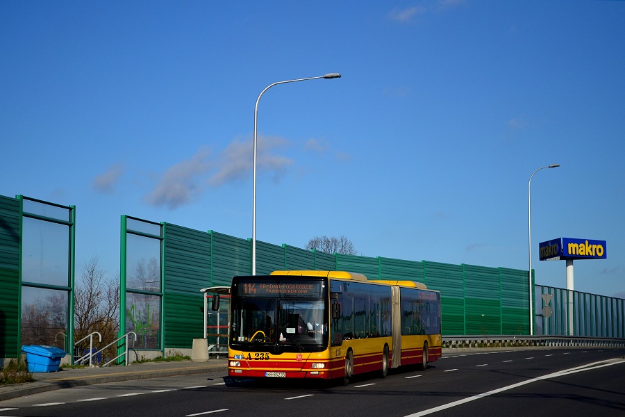 A235
Lew na jednej z najbardziej niepunktualnych linii w Warszawie.
Słowa kluczowe: ITSNG363