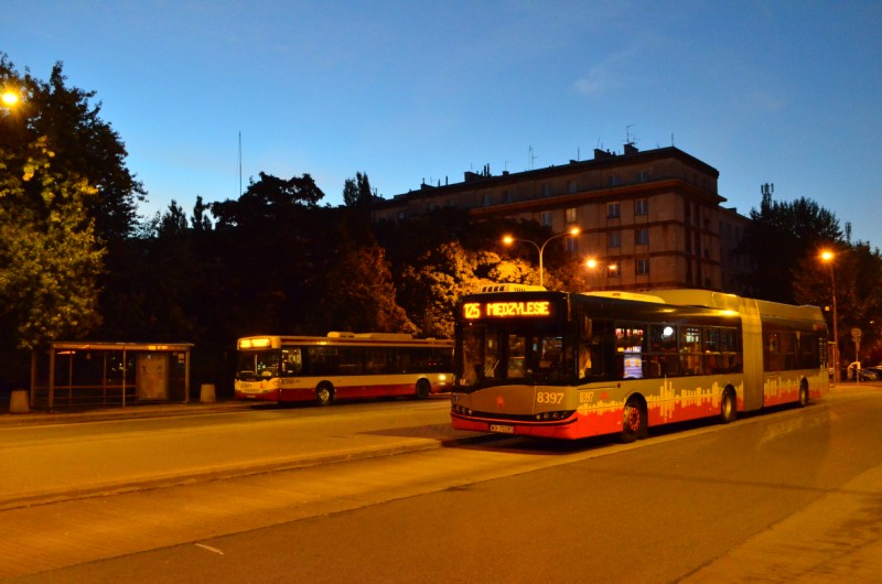 8397
Plac Hallera okoĹo 5tej nad ranem... :) 
