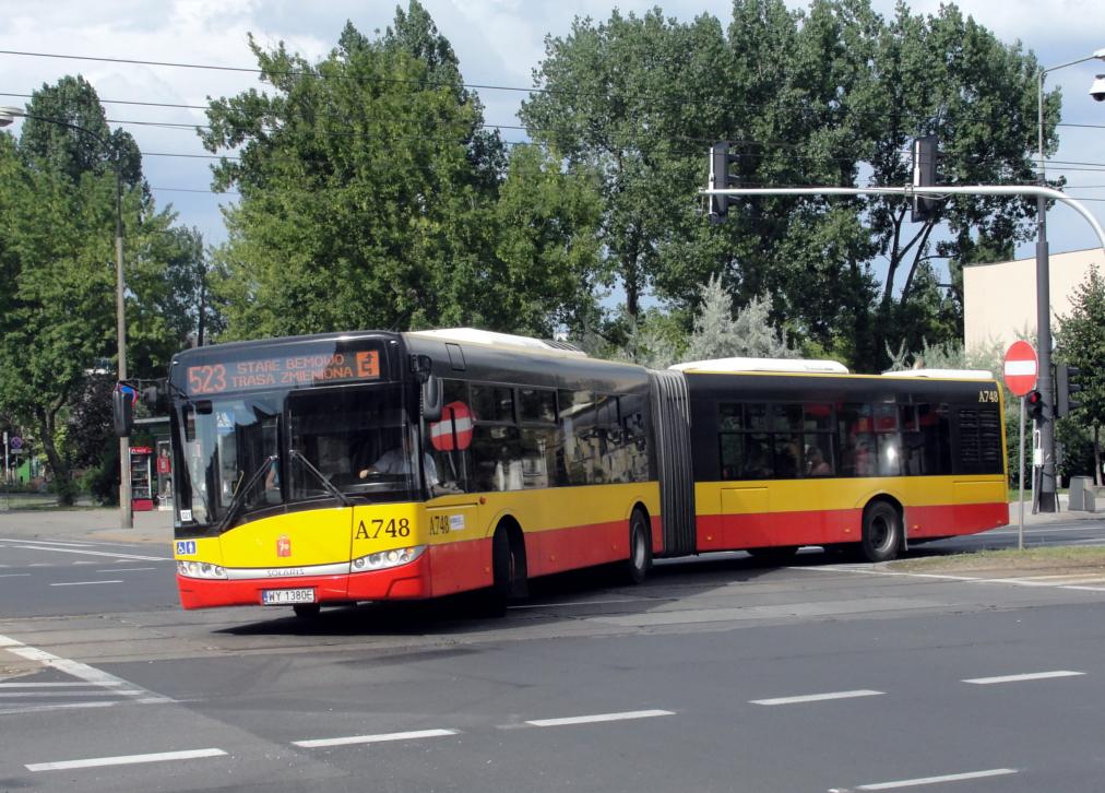 A748
Kierowcy na 523 nie majÄ teraz Ĺatwego Ĺźycia. W czerwcu zaczÄĹa siÄ budowa ĹÄcznika tramwajowego na PowstaĹcĂłw ĹlÄskich - Ĺamanie siÄ w RadiowÄ/PowstaĹcĂłw to juĹź byĹ wyczyn (szczegĂłlnie jeĹźeli weĹşmiemy pod uwagÄ kierowcĂłw dookoĹa ktĂłrzy nie umiejÄ jeĹşdziÄ). Teraz przez dwa tygodnie objazd przez remont torowiska na rondzie Wiatraczna. A od soboty... remont na moĹcie Ĺazienkowskim. CzyĹźby 523 chciaĹo doĹÄczyÄ do 112 jako ,,linia  biegnÄca przez remonty"?
Słowa kluczowe: MOBSU18