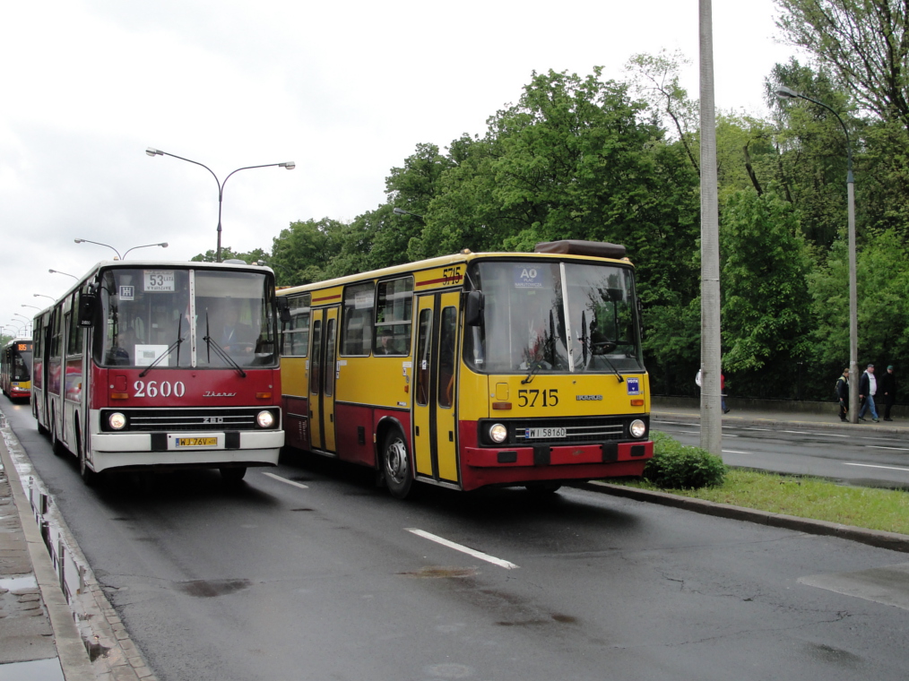 5715
Po zakoĹczeniu parady z okazji IX Zlotu zabytkowych autobusĂłw miaĹ miejsce maĹy wyĹcig. Obecne na zdjÄciu dwa Ikarusy stanÄĹy rĂłwno obok siebie, po czym wystartowaĹy. WygraĹ bez dwĂłch zdaĹ 5715.
Słowa kluczowe: NM2014 IK280