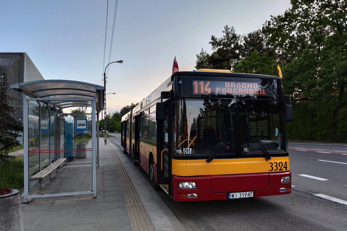 3324
Rakietowy man. Bardzo dobrze siÄ zbiera mimo braku kickdowna.
