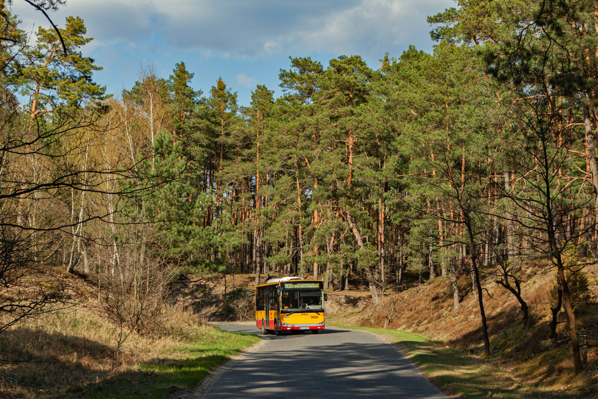 9068
Knypek z Arrivy oĹwietlony promieniami sĹoĹca zmierza do Palmir. A kiedyĹ za czasĂłw Mobilisu wjechaĹ tu przegub..
