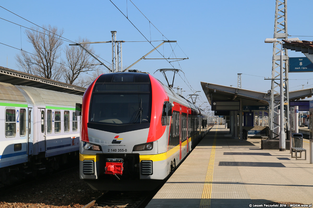 L-4268-007
Od dziĹ w weekendy, pociÄgi ĹKA ĹÄczÄ ĹĂłdĹş z WarszawÄ.
Dodatkowo pasaĹźerowie przyjeĹźdĹźajÄcy do Warszawy mogÄ [url=http://www.ztm.waw.pl/integracja.php?i=8&c=103&l=1]przez 75 min korzystaÄ z pojazdĂłw kursujÄcych na zlecenie ZTM[/url].
