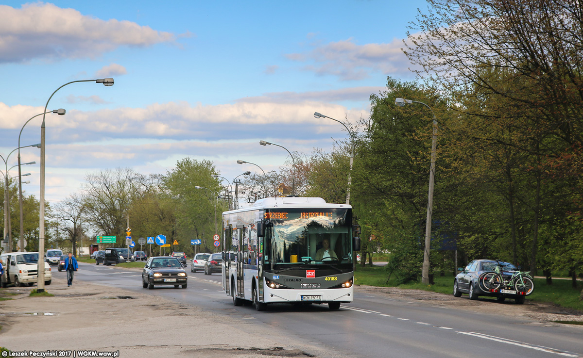 40188
Od 1 maja przetargowym przewoĹşnikiem w gminie Lesznowola zostaĹo Stalko. Jak widaÄ, autobusom przydzielono numery zaczynajÄce siÄ od prefiksu 40 a w taborze moĹźemy spotkaÄ m.in. ~9,5-metrowego Isuzu Citybusa.

