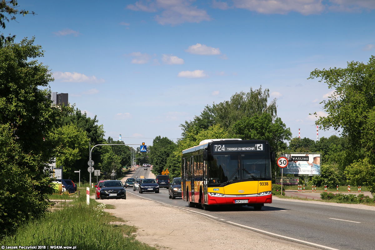 9338
Grodziowy Solaris na trasie objazdu w Piasecznie.

