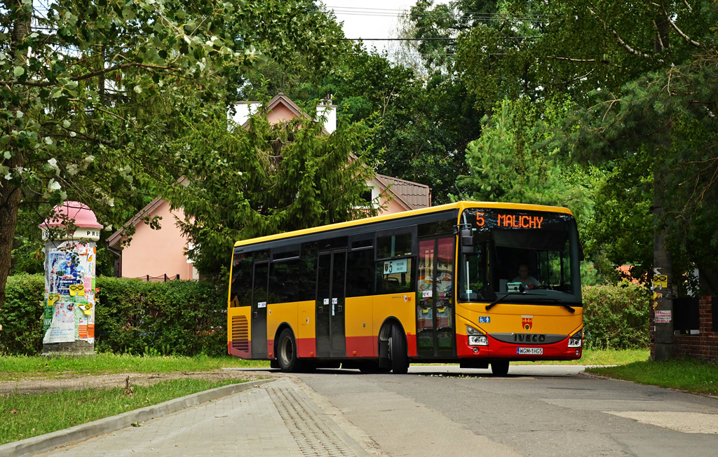 50002
Iveco podstawia siÄ na niedzielny kurs linii numer 5 ktĂłry wykonuje w przerwie pomiÄdzy kursami na linii 1. W dni robocze na tej linii moĹźemy spotkaÄ SAMa oraz na jednym kĂłĹku MAZa, natomiast w weekendy jeĹşdzi ZAZ oraz na jednym kĂłĹku tytuĹowe Iveco.
