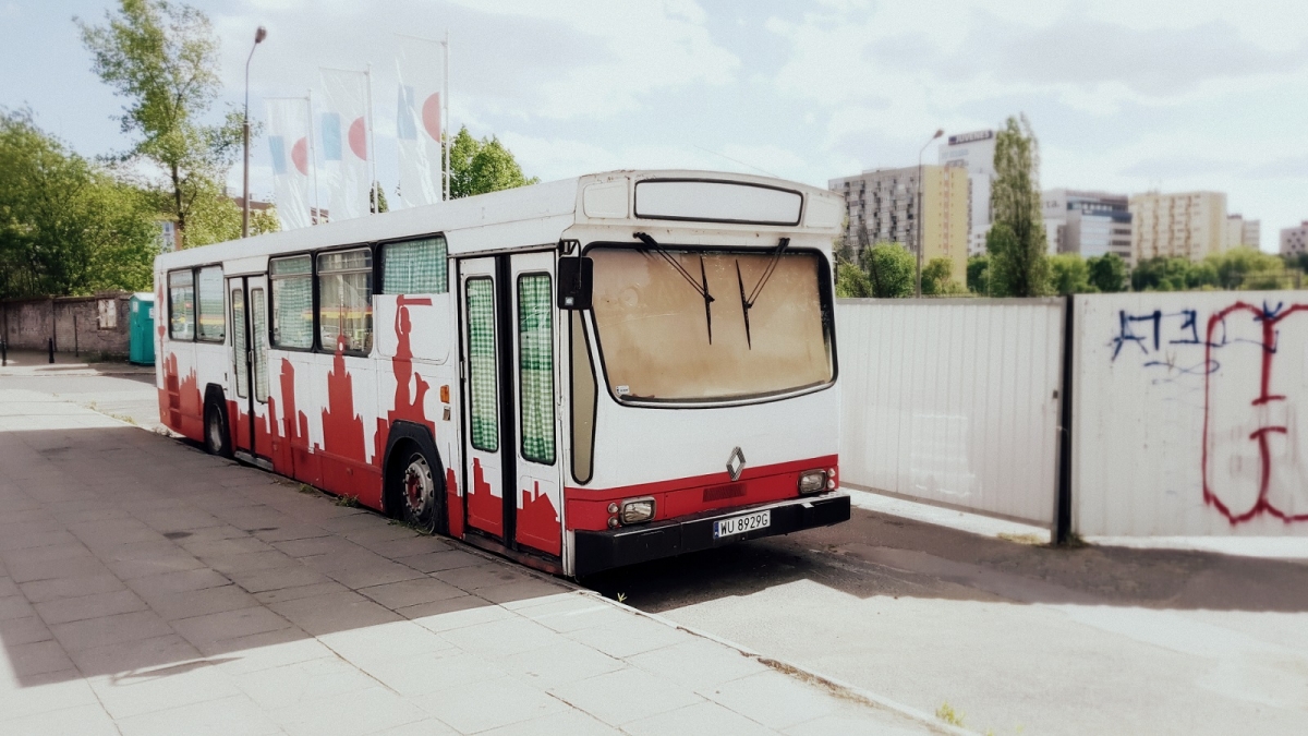 WU 8929G
Kolejne "zdjÄcie" z mojej strony. ZdjÄcie wrzucam do ciekawostek z powodĂłw wiadomych (robione smartphonem na szybko). Ciekawe kiedy zostaĹ tak przemalowany. MoĹźe specjalnie na tegoroczne ĹwiÄta Flagi i 3-go Maja?
