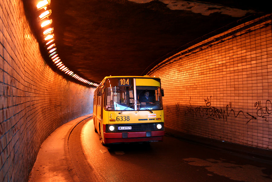 6338
Tunel wyjazdowy z pÄtli ĹťeraĹ FSO jeszcze przed przebudowÄ trasy toruĹskiej. Jeden z dwĂłch IkarusĂłw 260, ktĂłry miaĹ wyĹwietlacz.
Słowa kluczowe: IK260