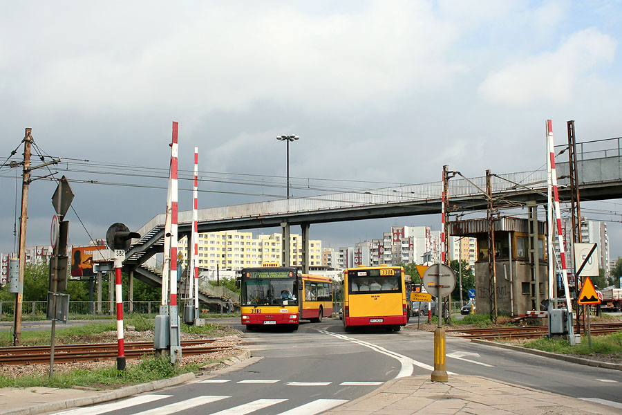 3918
Objazd budowy wiaduktu kolejowego nad Al. SolidarnoĹci. 
