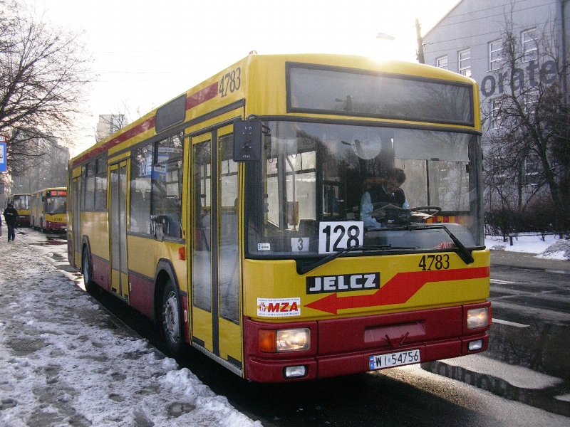 4783
Pierwsze dni linii w tym miejscu, oraz pierwsze dni wozu po NG.
Słowa kluczowe: M121M