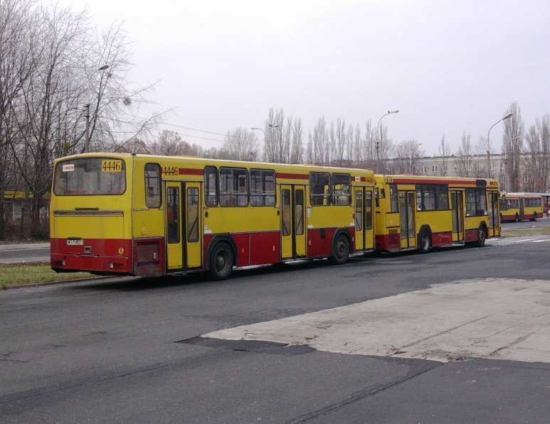 4446
Dodatki czekajÄce na popoĹudniowy szczyt.
Słowa kluczowe: 120M