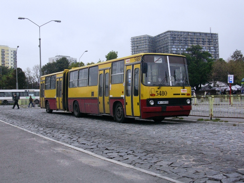 5480
WĂłz w oczekiwaniu na popoĹudniowy szczyt.
Słowa kluczowe: IK280