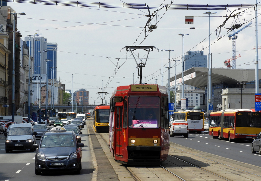 1006
Wagon promocyjny jako Wakacyjny Tramwaj Radia Kolor. Wagon bÄdzie jeĹşdziÄ takĹźe jutro i w piÄtek w godz. 10:00-14:00 na trasie Plac Narutowicza - Wiatraczna.
