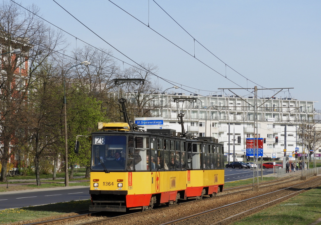 1364+1363
Od niedawna wagony 1364 i 1363 znĂłw jeĹźdĹźÄ w skĹadzie, po tym jak wĂłz 1390 zostaĹ odstawiony z powodu poĹźaru. Wagon 1386 jeĹşdzi natomiast solo.
