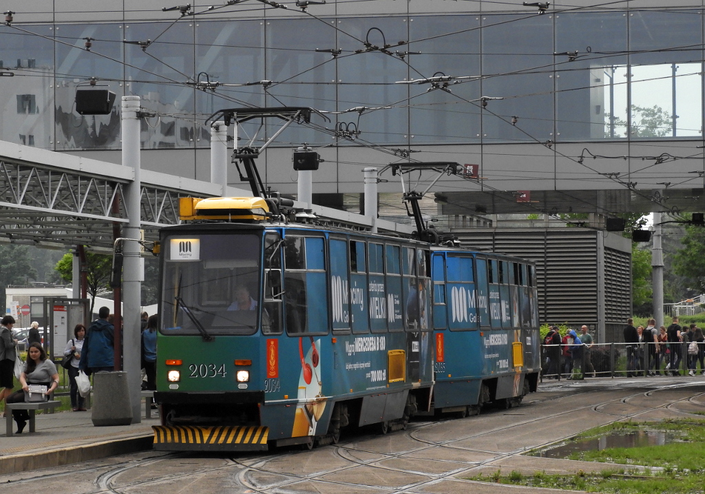 2034+2035
Z okazji otwarcia Galerii MĹociny w dniach 23.05 - 13.06 po Warszawie kursuje specjalny reklamowy tramwaj.
Słowa kluczowe: Reklama