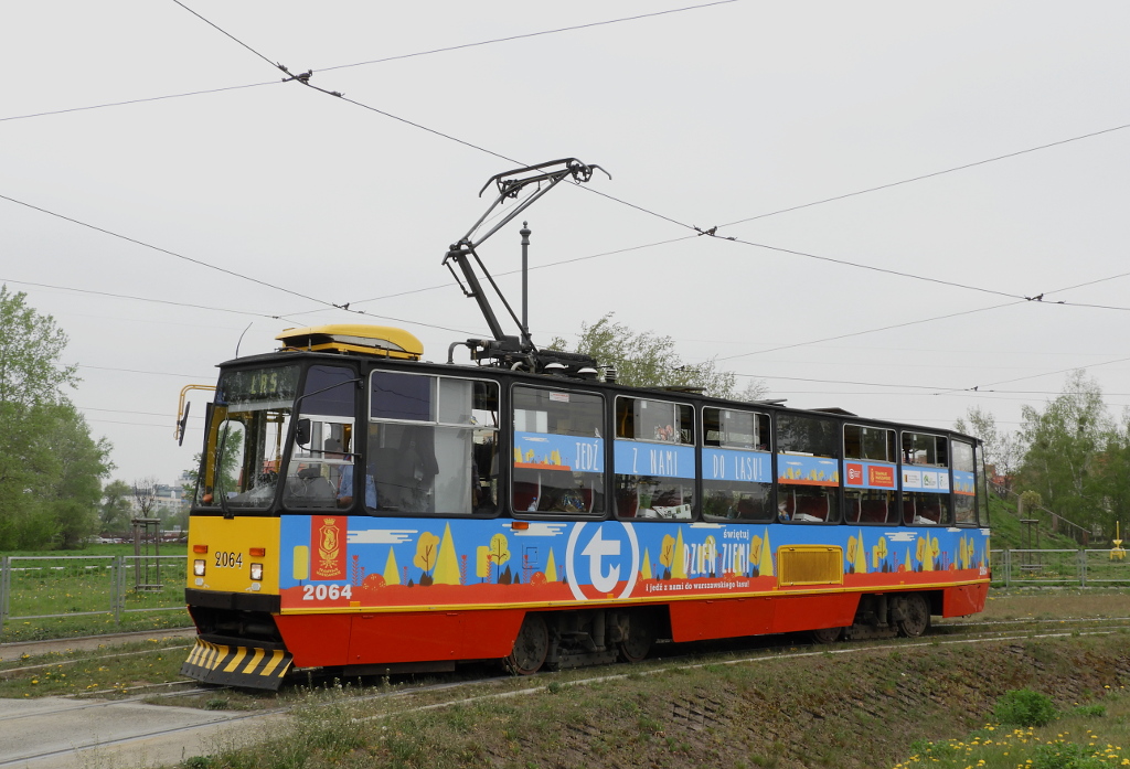 2064
Wolskie wagony pojawiajÄ siÄ na Tarchominie niezwykle rzadko. Dzisiaj moĹźna byĹo tam spotkaÄ wagon 2064 obsĹugujÄcy liniÄ LAS.
