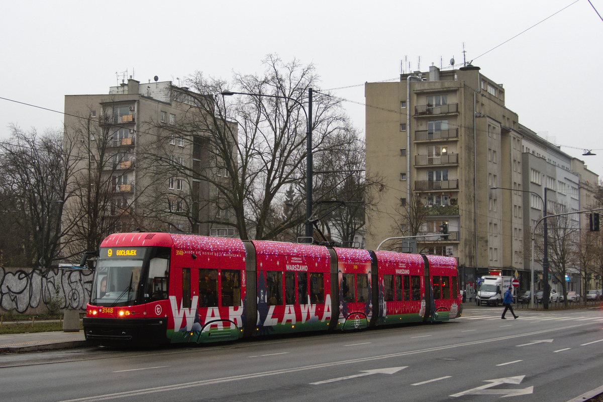 3148
Tegoroczny tramwaj ĹwiÄteczny. Szkoda trochÄ, Ĺźe nawet w przypadku tego pojazdu nie zastosowano klasycznego kroju numerĂłw taborowych z cieniami (pomimo faktu, iĹź np. na wagonie chopinowskim takowy siÄ pojawiĹ i wtedy najwyraĹşniej nikomu to nie przeszkadzaĹo).

