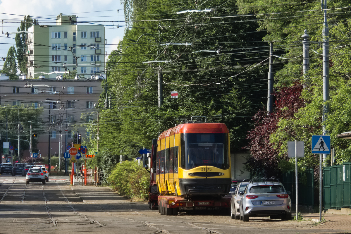 3175
Wagon 3175 zaĹadowany na lawetÄ w celu transportu na NG do MiĹska Mazowieckiego.
