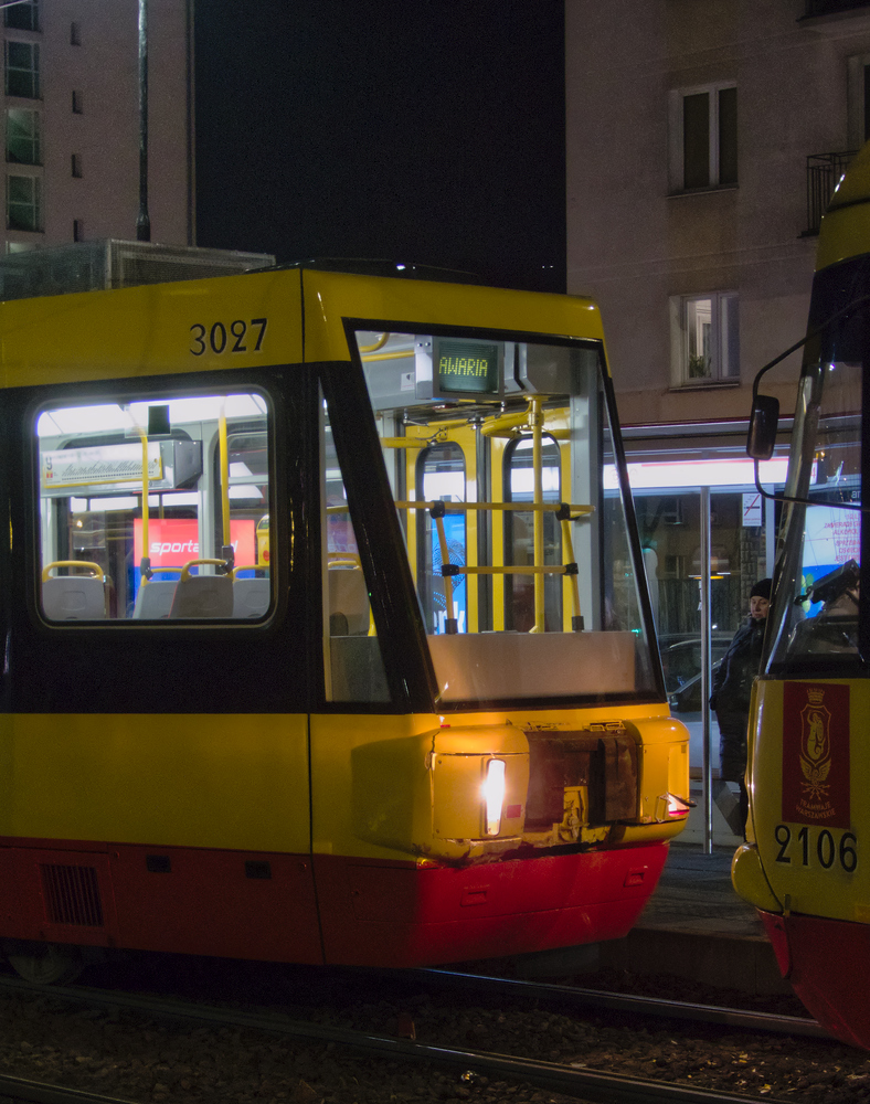 3027
Uszkodzenia wagonu 3027 po najechaniu przez skład 2106+2107.
Słowa kluczowe: wypadek zderzenie