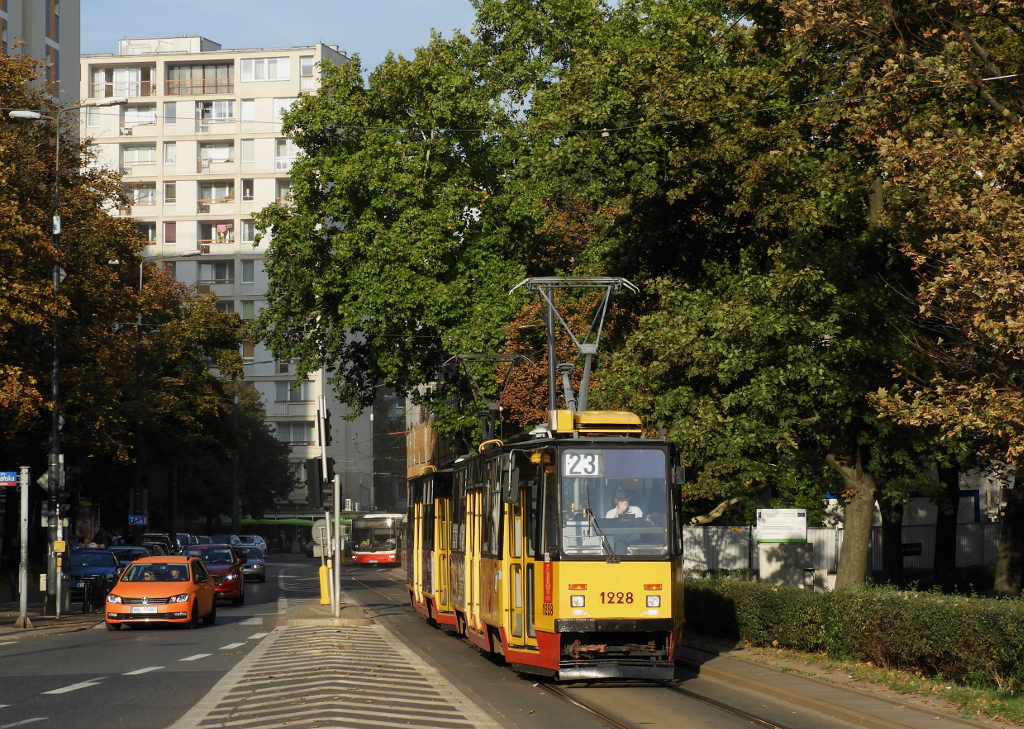 1228+1227
Ten skład służy głównie jako szkoleniowy, ale w ostatnim czasie prawie codziennie pojawia się na linii.
