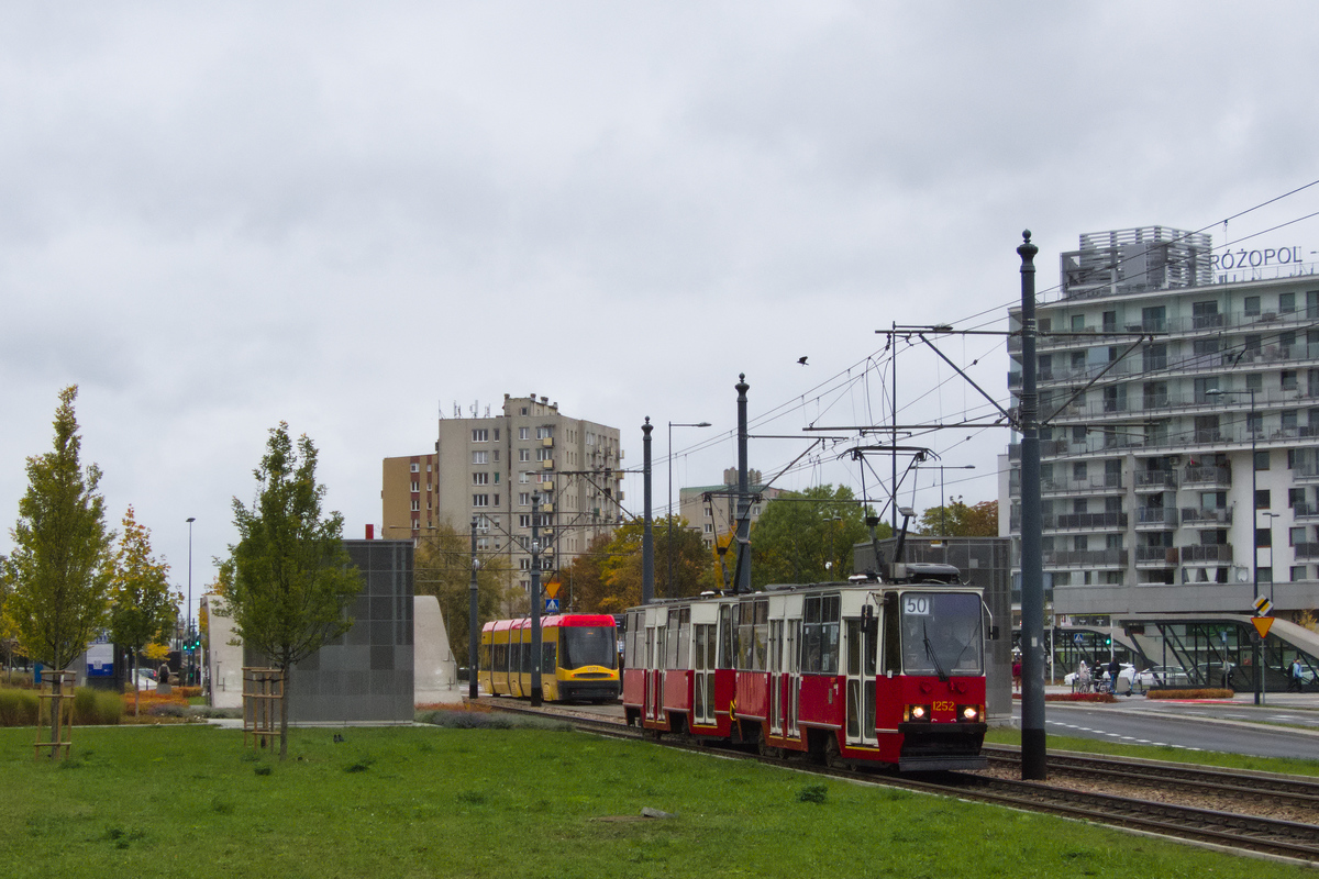 1252+1251
Słowa kluczowe: 50leciestopiÄtek