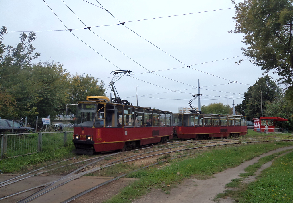 1390+1386
SkĹad 1390+1386 byĹ jednym z dwĂłch ostatnich liniowych skĹadĂłw ze starymi ĹwiatĹami w Warszawie.
