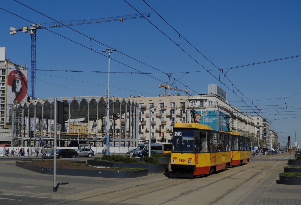 1424+1423
Skład 105Ng obok odbudowywanej Rotundy.
Słowa kluczowe: Inwestycje