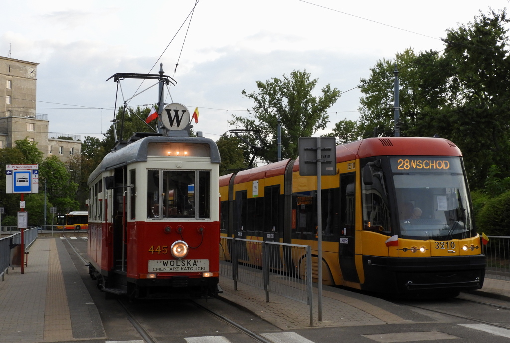 445
Słowa kluczowe: PW2019