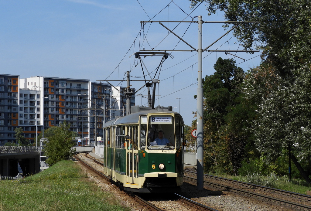 5
Z okazji imprezy âBielaĹskie Rodzinne Spotkanie z KolejÄâ odbywajÄcej siÄ w dniach 24-25.08 kursowaĹa specjalna linia tramwajowa B na trasie Metro Marymont - Metro MĹociny.
Słowa kluczowe: Kelly