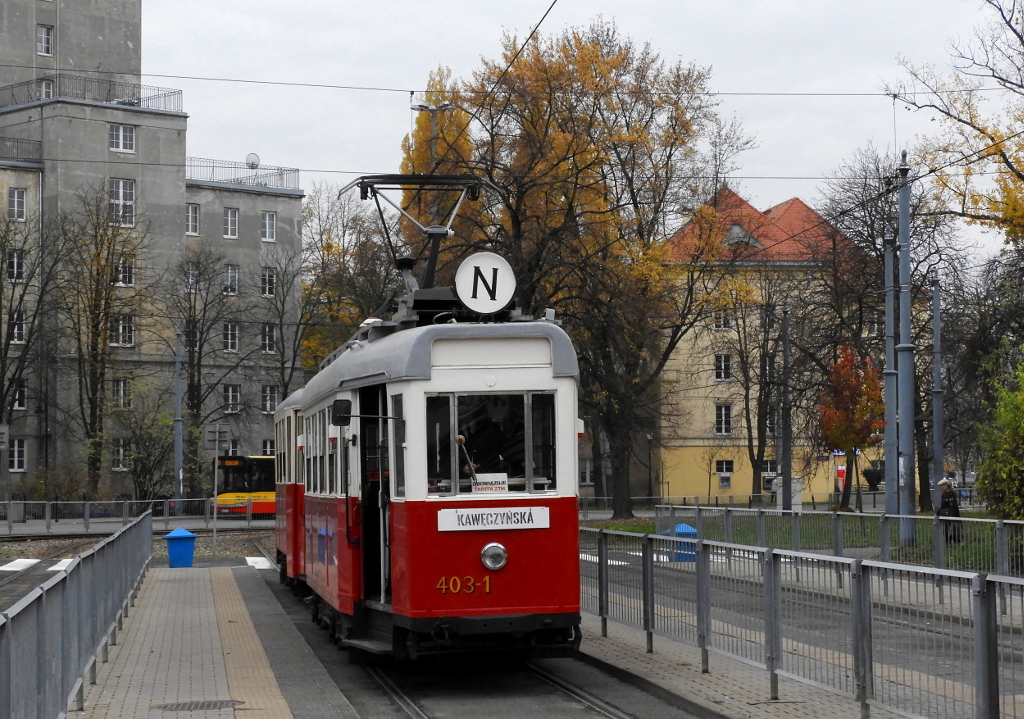 403-1+1811
SkĹad 403-1+1811 na linii N uruchomionej z okazji ĹwiÄta NiepodlegĹoĹci.
