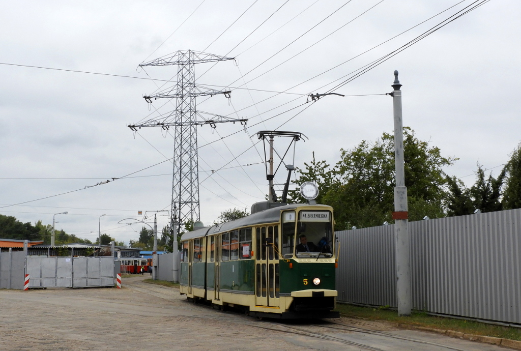 5
Kanciak na linii D kursujÄcej na trasie ZETiT - al. Zieleniecka.
Słowa kluczowe: DTP2019
