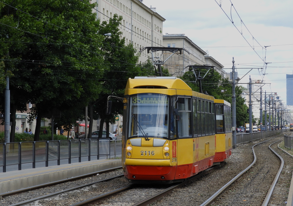 2116+2117
W zwiÄzku z remontem ul. PuĹawskiej linia 35 na okres wakacji wrĂłciĹa na swojÄ dawnÄ trasÄ do pÄtli Banacha.
Słowa kluczowe: Objazd