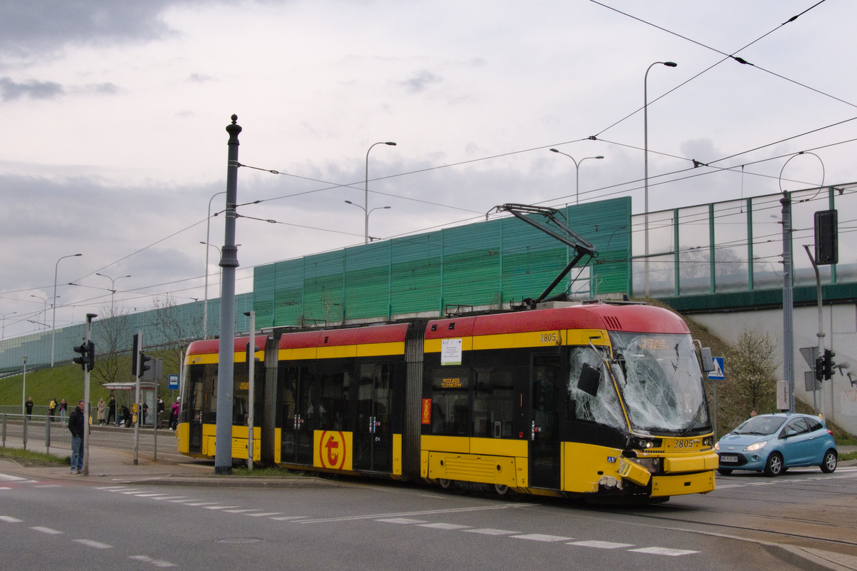 3805
Wagon 3805 po zderzeniu z 4204.
Słowa kluczowe: wypadek zderzenie