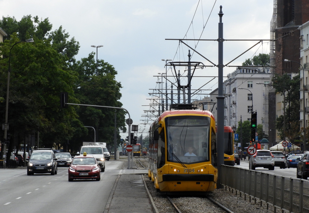 3104
Od 8 czerwca po warszawskich ulicach znĂłw kursujÄ Tramicusy wycofane w marcu z powodu usterki jednego z systemĂłw hamowania w jednym z nich. Obecnie jeĹźdĹźÄ 4 wagony: 3104, 3111, 3113 i 3115. Dzisiaj jeden z nich wyjechaĹ na liniÄ 1.
