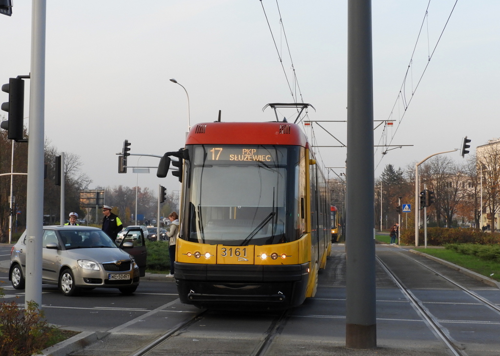 3161
Zderzenie wagonu 3161 z samochodem osobowym widocznym po lewej.
Słowa kluczowe: Zdarzenie Zdarzenie