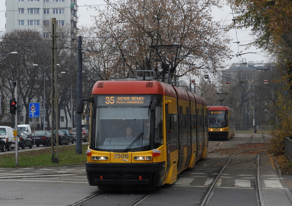 3506
11 listopada w zwiÄzku z rĂłĹźnymi wydarzeniami, wiÄkszoĹÄ linii jeĹşdzi rĂłĹźnymi objazdami, czÄsto doĹÄ znacznie odbiegajÄcymi od tras podstawowych.
Słowa kluczowe: Objazd