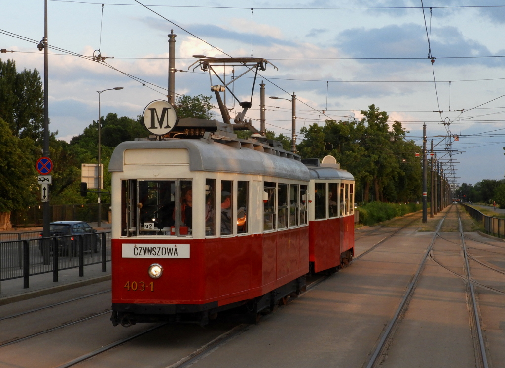 403-1+1620
SkĹad 403-1+1620 podczas obsĹugi linii M na trasie Zajezdnia Wola - Czynszowa.
Słowa kluczowe: NM2018