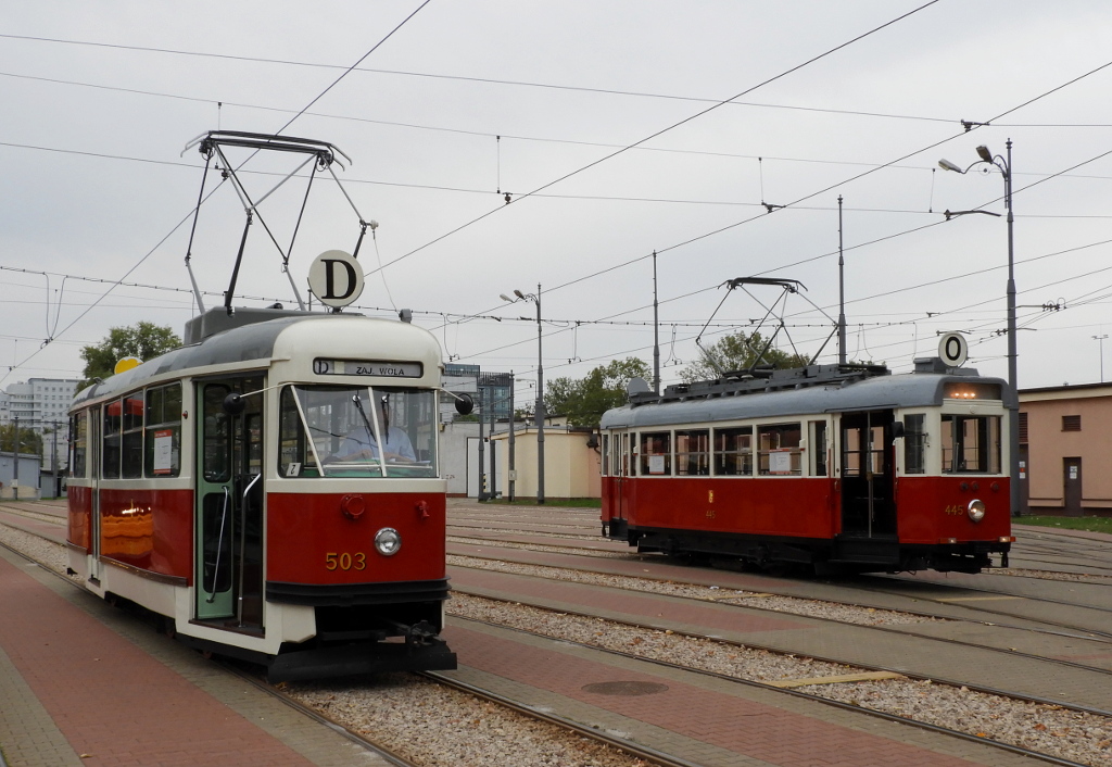503, 445
Wagony 503 i 445 na trenie zajezdni MokotĂłw, przed wyjazdem na linie D i O.
Słowa kluczowe: DTP2018 Konstal13N
