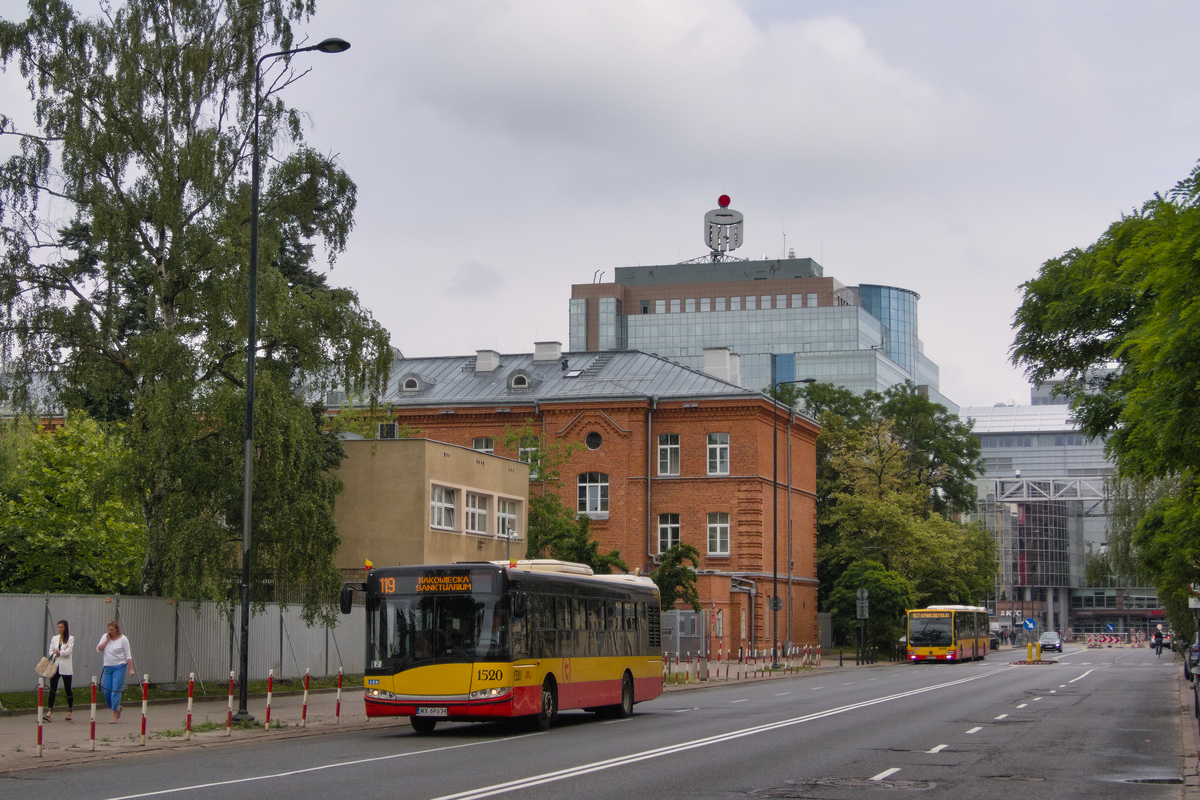 1520
Rakowiecka tuĹź przed rozpoczÄciem budowy linii tramwajowej.
