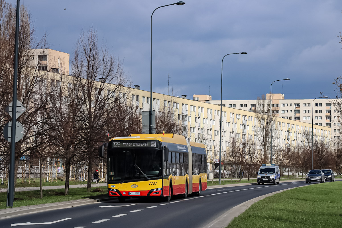7737
125 na ulicy Kijowskiej pojawia siÄ wraz z liniami 102 i 202 podczas imprez na stadionie oraz jak w tym przypadku pĂłĹmaratonu 

