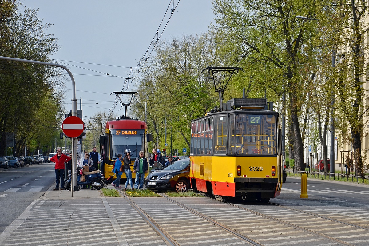 2029
DziĹ przed 16 miaĹa miejsce kolizja samochodu osobowego z tramwajem linii 27 na skrzyĹźowaniu PopieĹuszki / KrasiĹskiego
Słowa kluczowe: Zdarzenie
