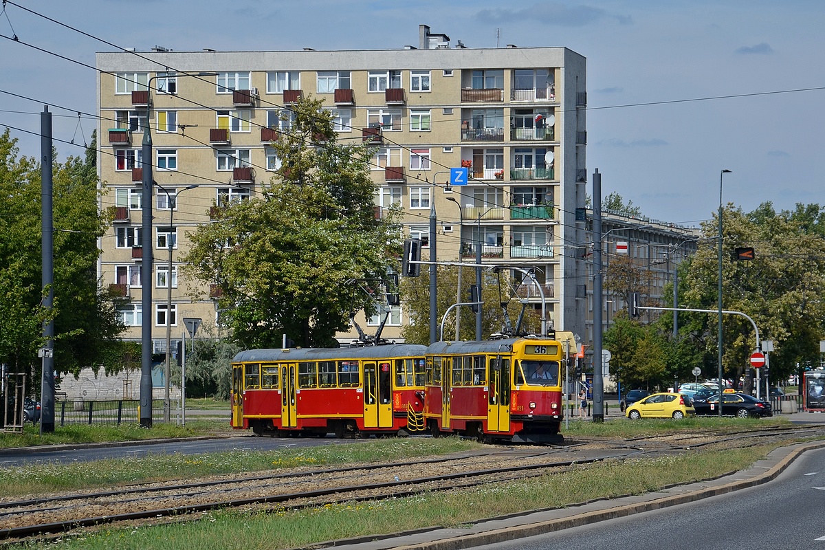821+818
Ostatni dzieĹ objazdu dla wyjazdowych kursĂłw linii 36 z Ĺťoliborza.
Słowa kluczowe: Objazd Konstal13N