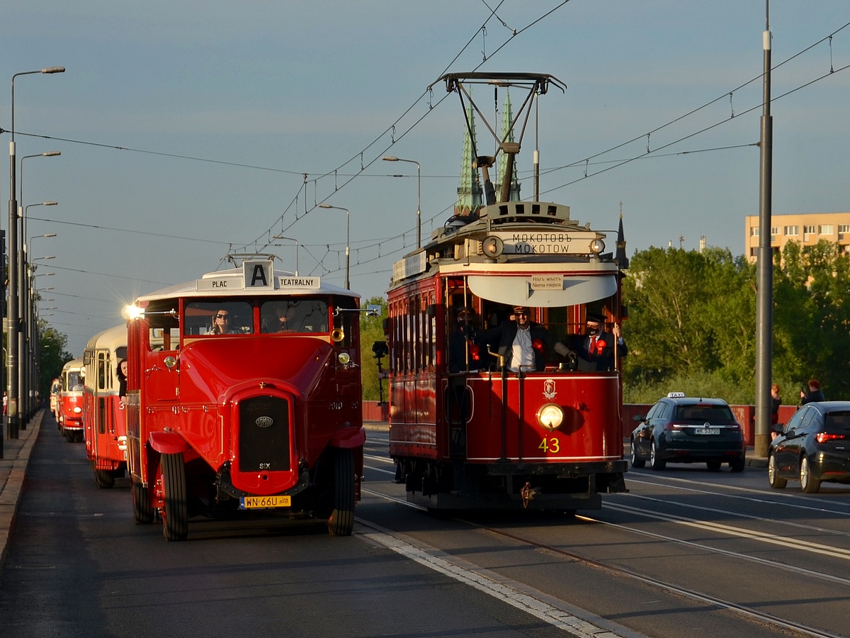 35
Parada autobusowo-tramwajowa z okazji Nocy MuzeĂłw 2021
Słowa kluczowe: NM2021 Parada