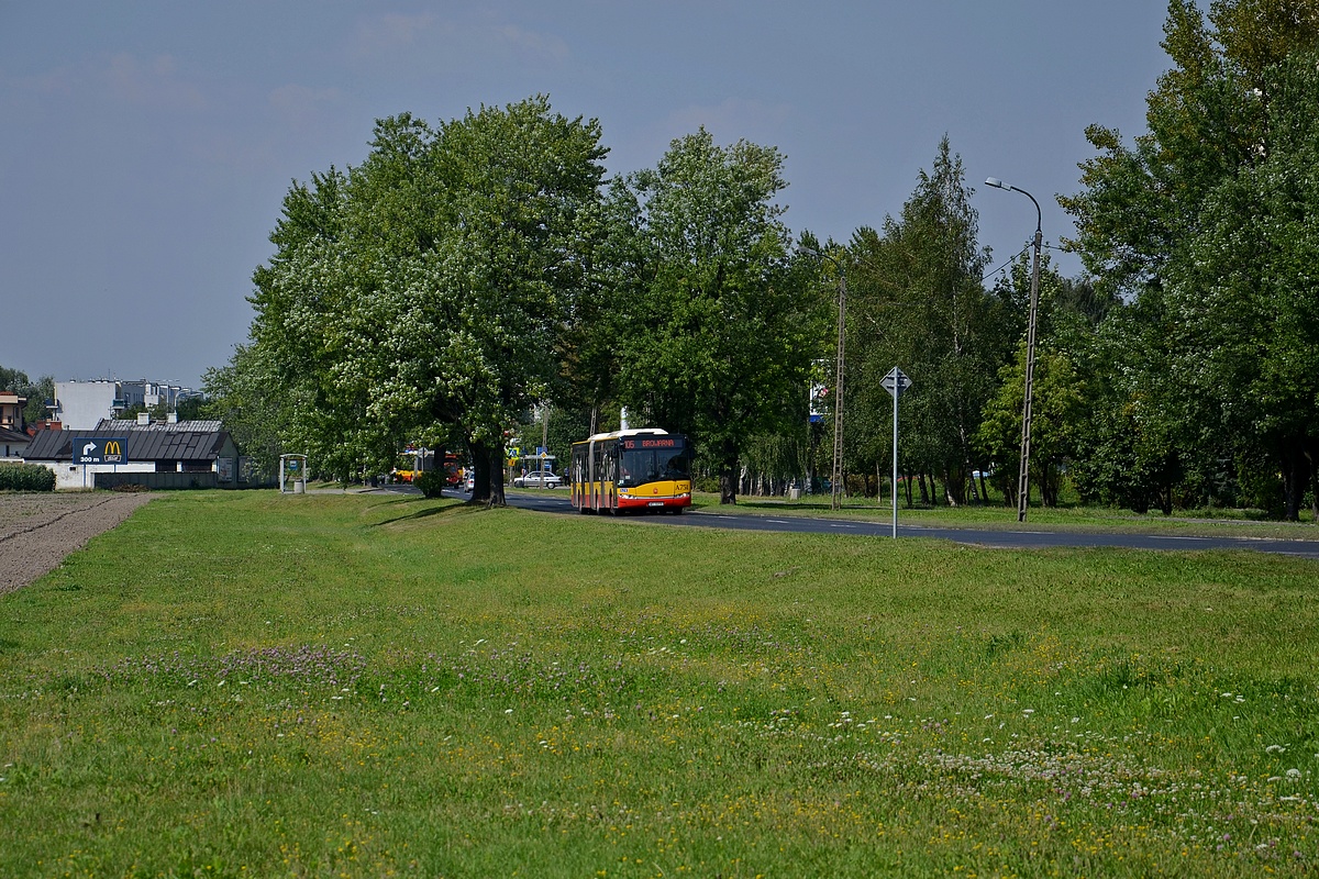 A751
KiedyĹ byĹo tu pole, teraz wyrosĹy bloki i sklepy.
Słowa kluczowe: MOBSU18