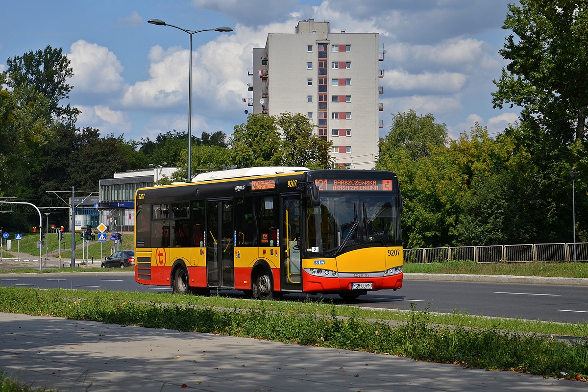 9207
W te wakacje (w zamian za zawieszonÄ liniÄ 205) przez GdaĹskÄ i Klaudyny puszczono liniÄ 121
Słowa kluczowe: Objazd