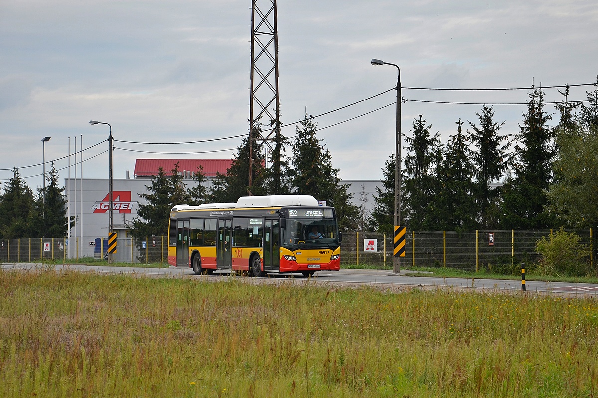 9691
W koĹcu linia 152 poĹÄczyĹa Tarchomin i os. Derby

