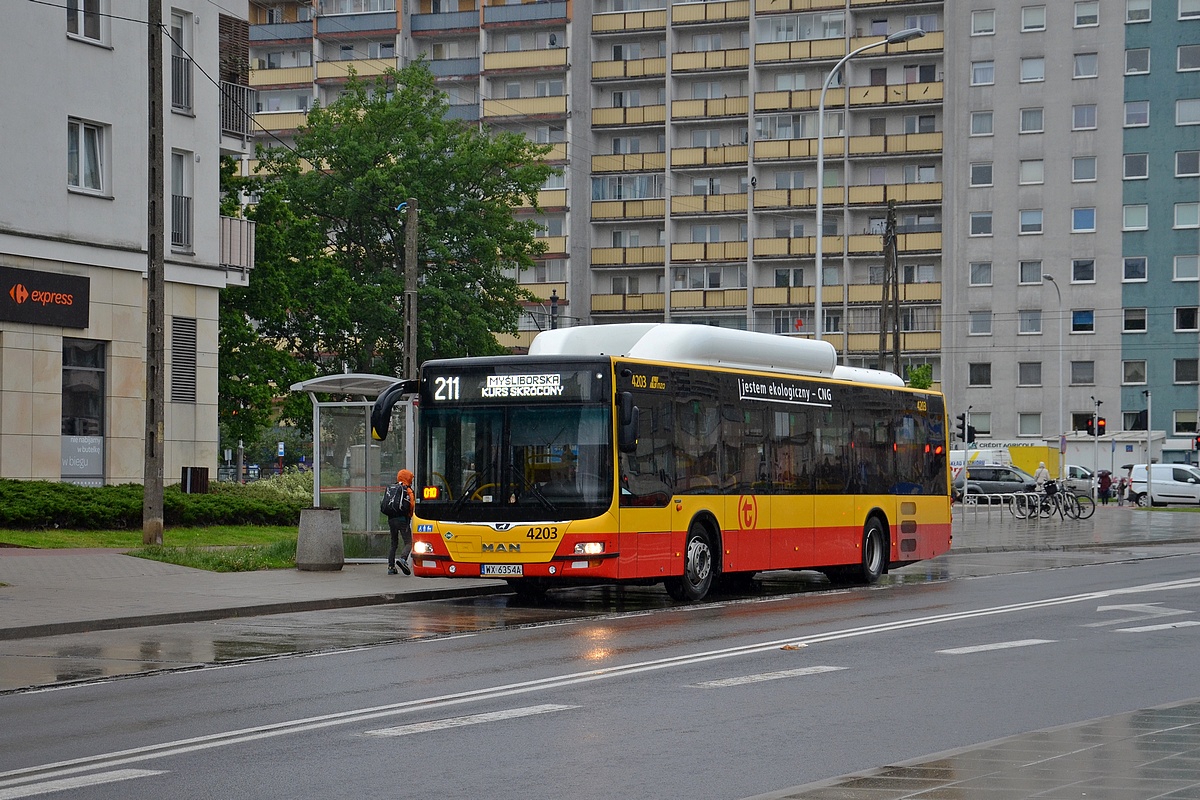 4203
Otokary z Arrivy doznaĹy dziĹ awarii, wiÄc mamy jednÄ z ciekawostek na 211.
Słowa kluczowe: DziwadĹo ZaArriva
