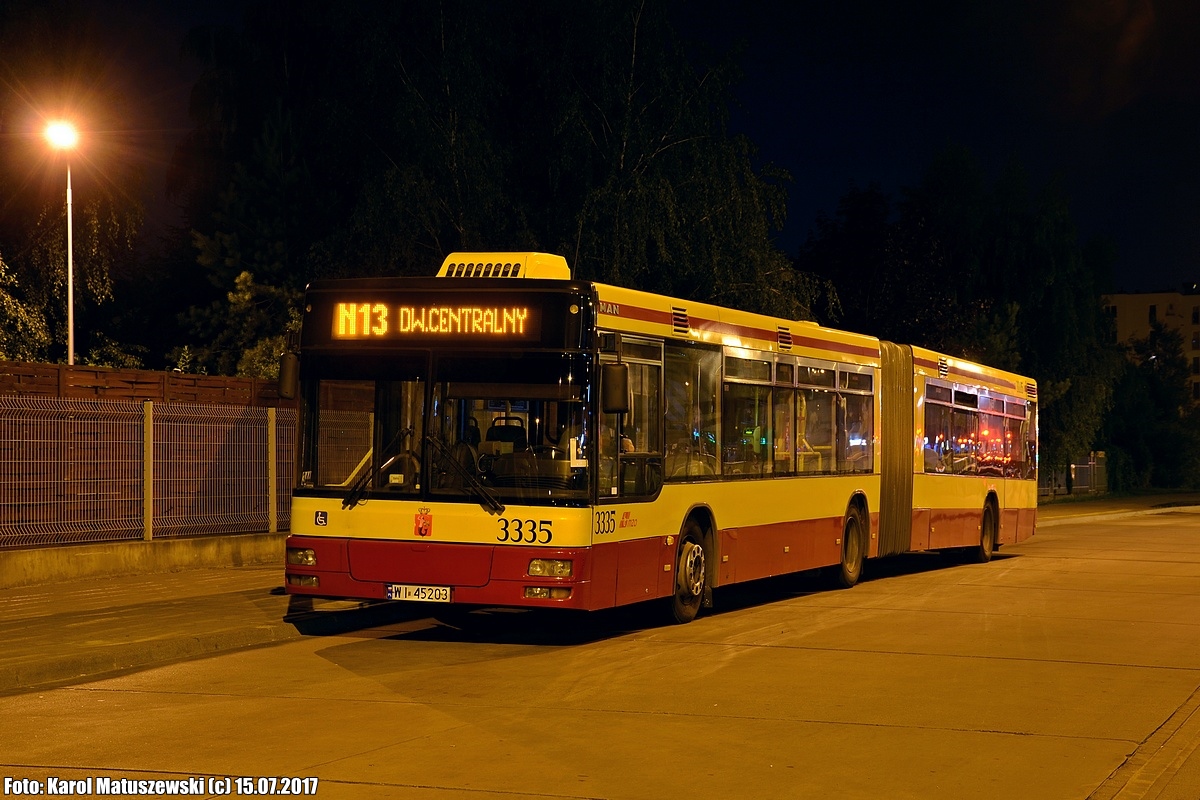 3335
Stary MAN doĹÄ rzadko zdarza siÄ na tym ĹÄczeniu 518+N13/344. W zasadzie tylko z piÄtku na sobotÄ idzie to zĹapaÄ, bo jest dĹuĹźszy postĂłj, ktĂłry niweluje opĂłĹşnienie. Z soboty na niedzielÄ jest niestety krĂłtki wĂłz, a w tygodniu teoretycznie 5 minut i zjazd.

