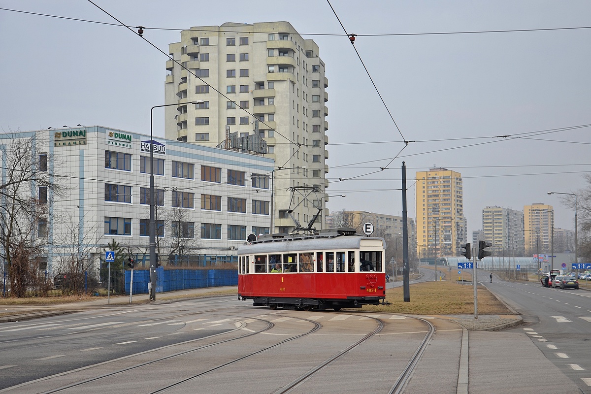 403-1
Z okazji 110. rocznicy elektryfikacji tramwajĂłw w Warszawie uruchomiona zostaĹa linia E na trasie:
PL. NARUTOWICZA - Nowowiejska - MarszaĹkowska - Andersa - Mickiewicza - MARYMONT POTOK
